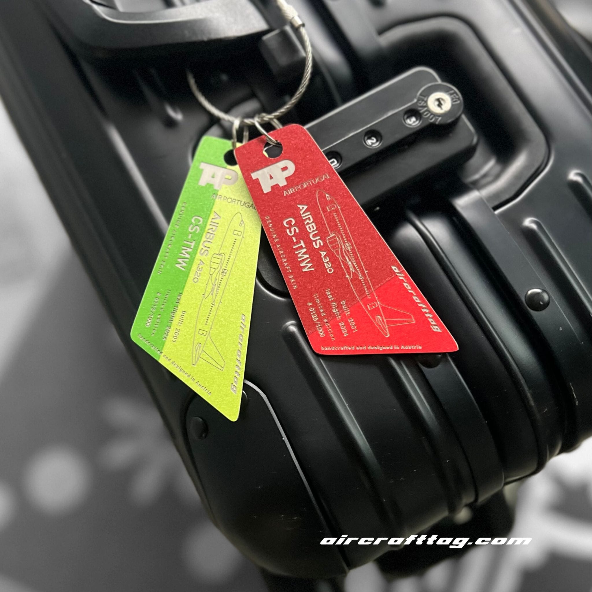 TAM航空 Aviationtag A320 2等分コンビ色 Aircrafttag TAP A320 CS-TMW Bicolor - TAP Store